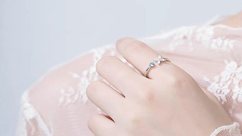 Lựa chọn nhẫn ph&ugrave; hợp để đeo đẹp hơn